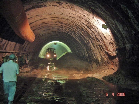 C&acirc;mara de Lobos tunnel